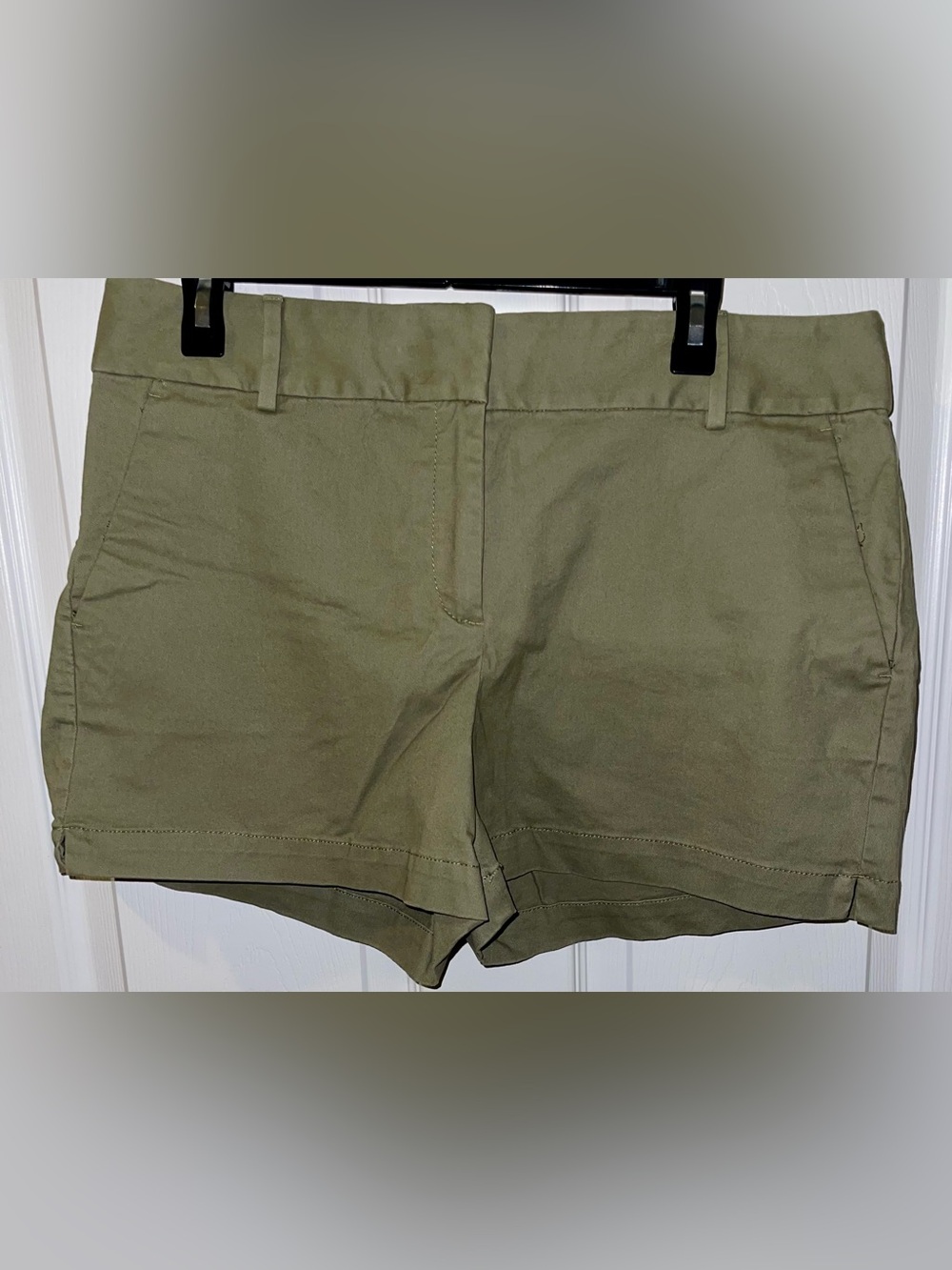 Loft Woman’s 12 olive green The Rivera cotton shorts NWT